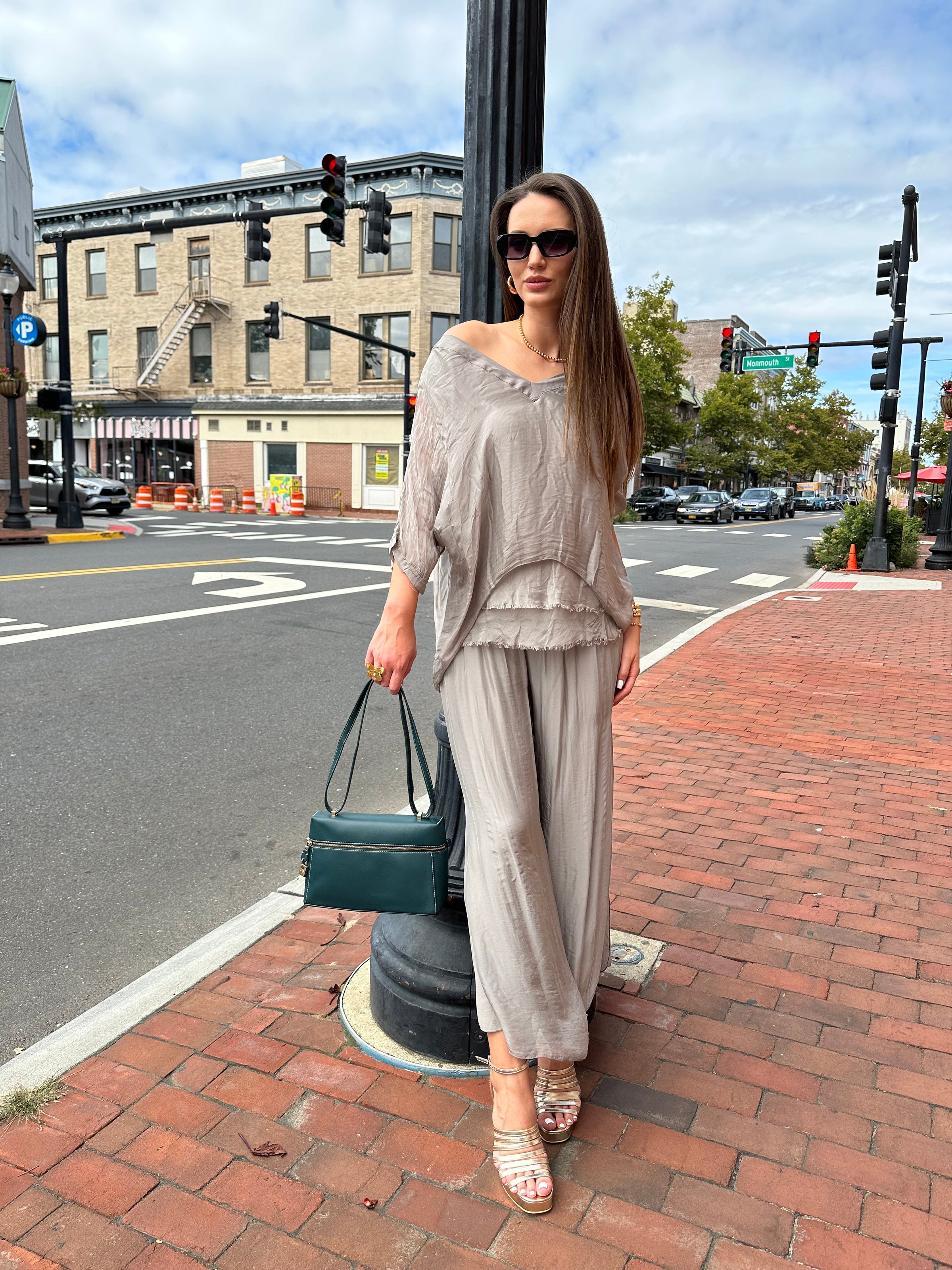 V-neck Ruffle hem Blouse Green