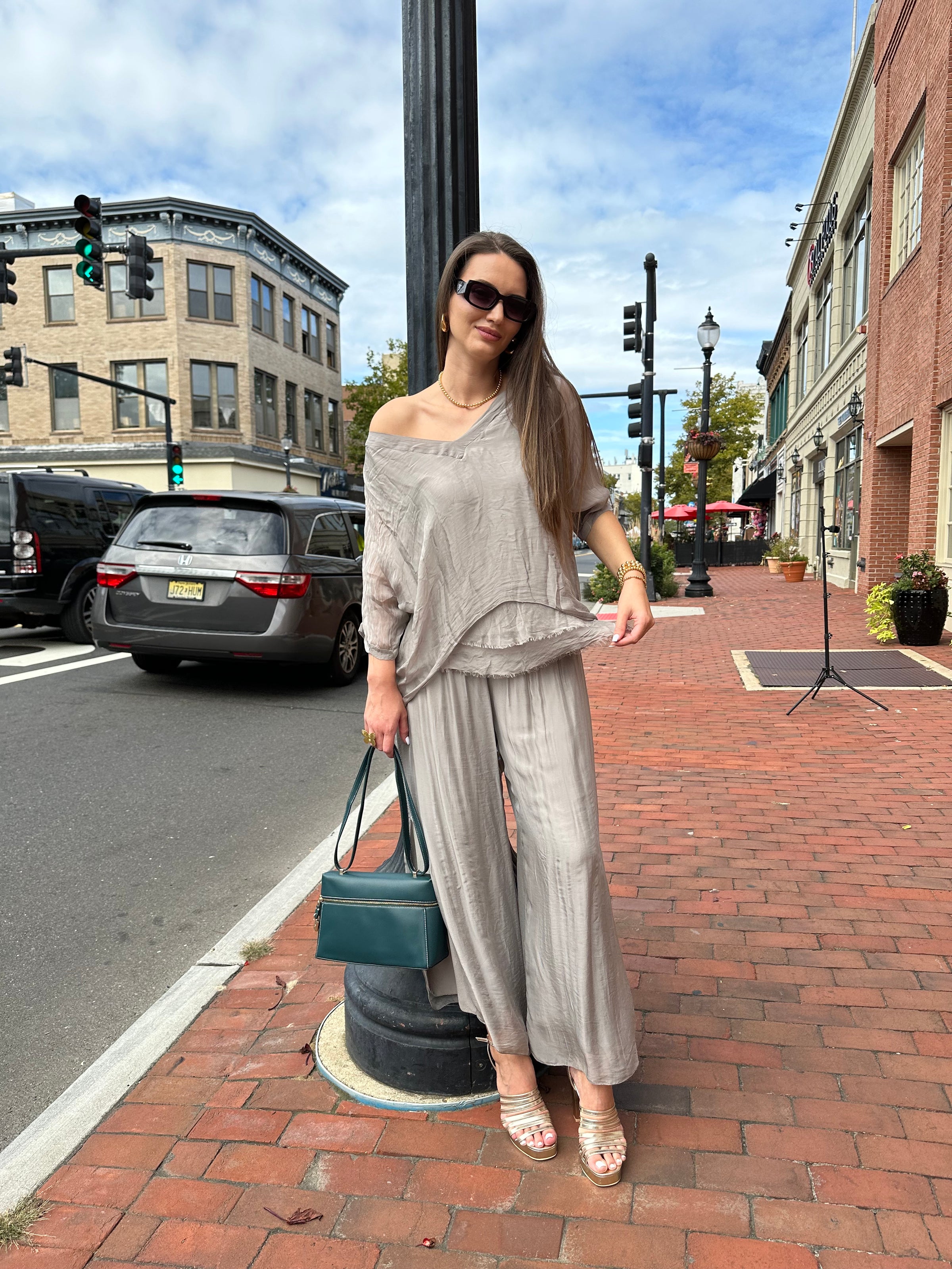 V-neck Ruffle hem Blouse Green