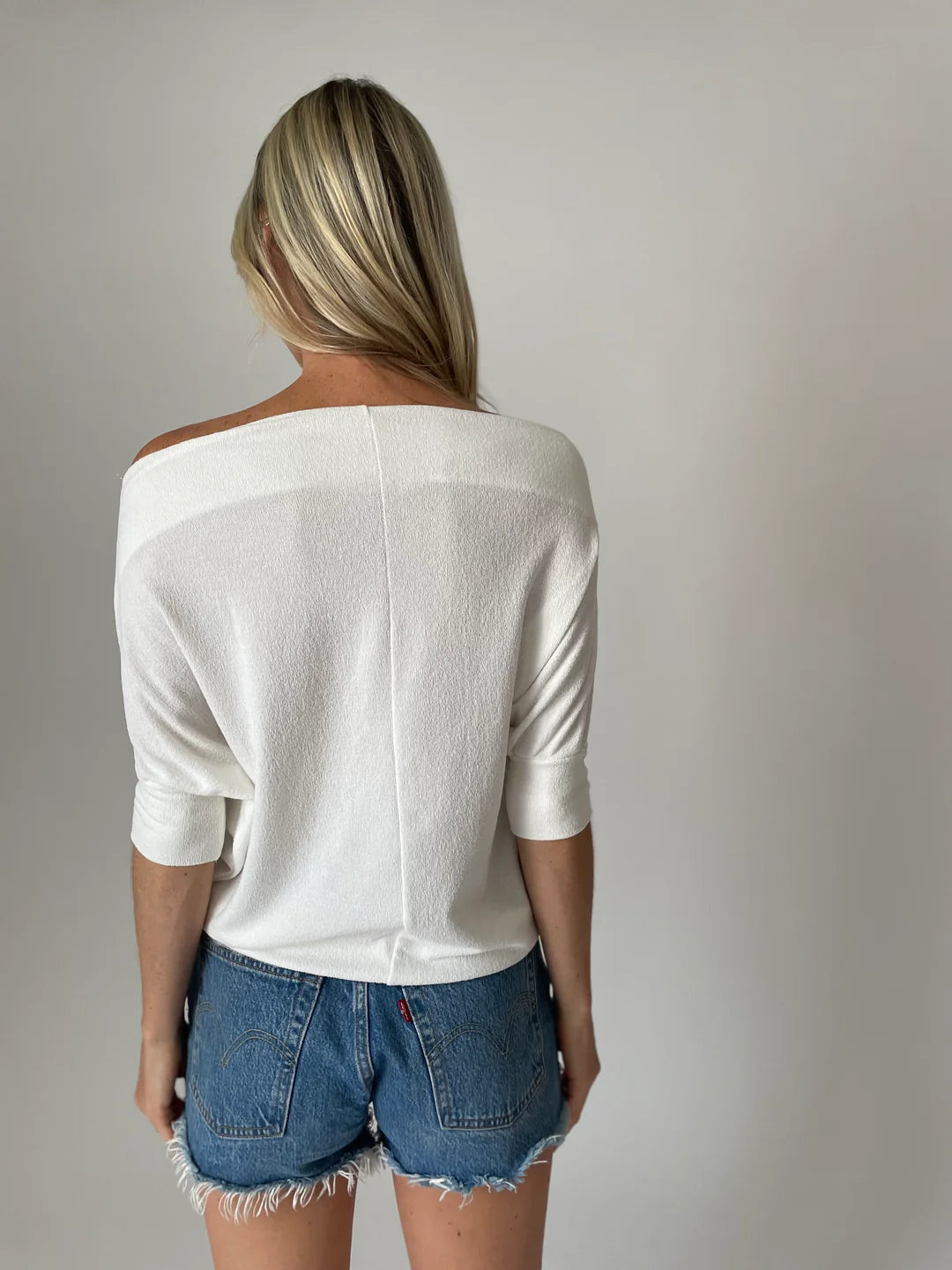 THE SHORT SLEEVE ANYWHERE TOP WHITE