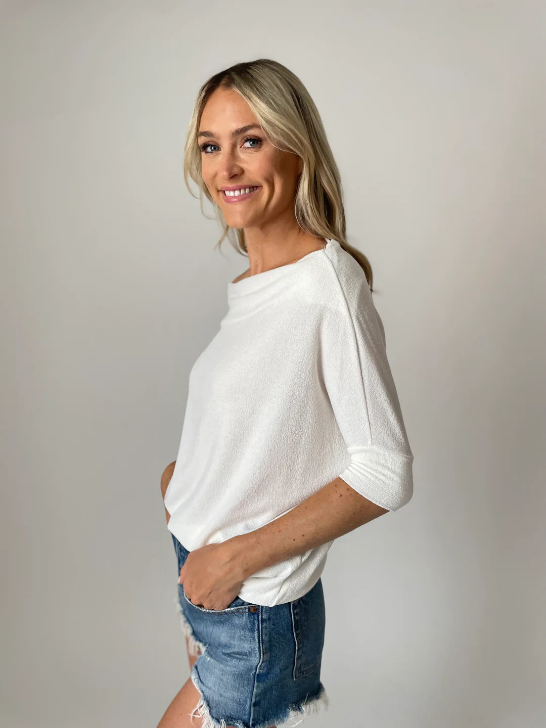 THE SHORT SLEEVE ANYWHERE TOP WHITE