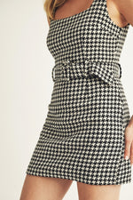 HOUNDSTOOTH BELTED BODYCON MINI DRESS