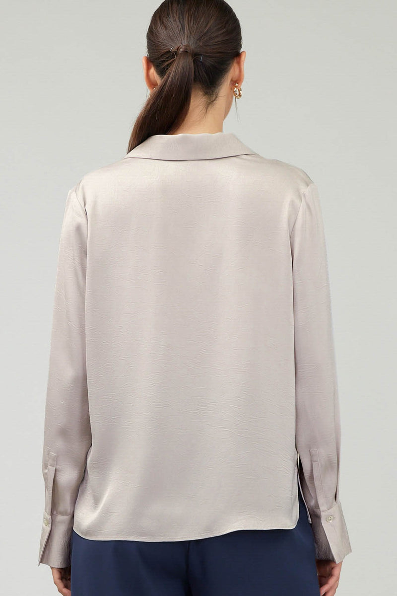 SPLIT NECK SPREAD COLLAR BLOUSE