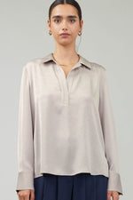 SPLIT NECK SPREAD COLLAR BLOUSE