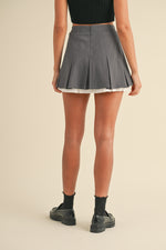 V WAISTLINE PLEATED CONTRAST MINI SKIRT