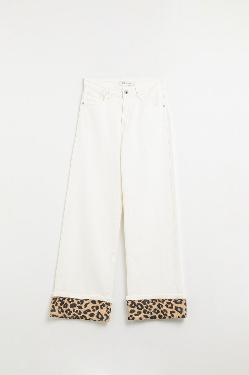 High-Waisted Wide-Leg Jeans with Leopard Cuff - White