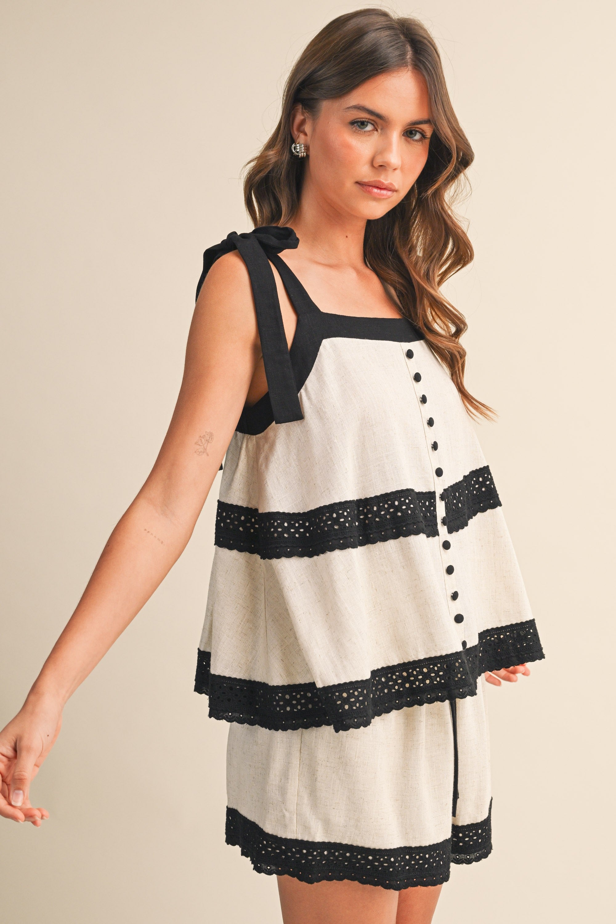 Contrast Eyelet Trim Two-Piece Shorts Set