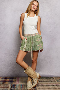 Floral Star Patch Lace Short Pants Green