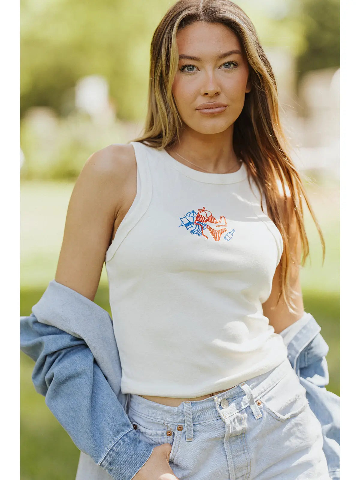 White Cropped Tank Top with Bikini Graphic Embroidery