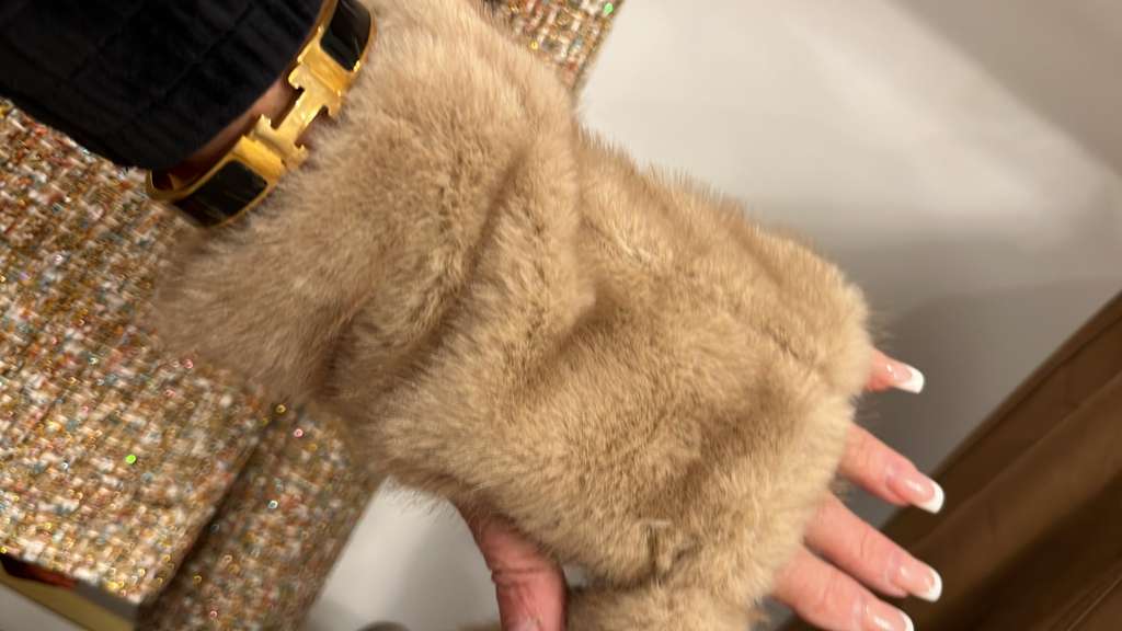 Nude Vegan Fur Mittens