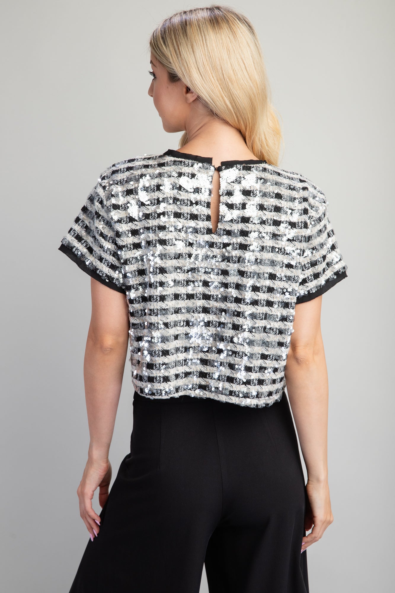 SILVER SEQUIN SHORT SLEEVE KNITTED CROP TOP