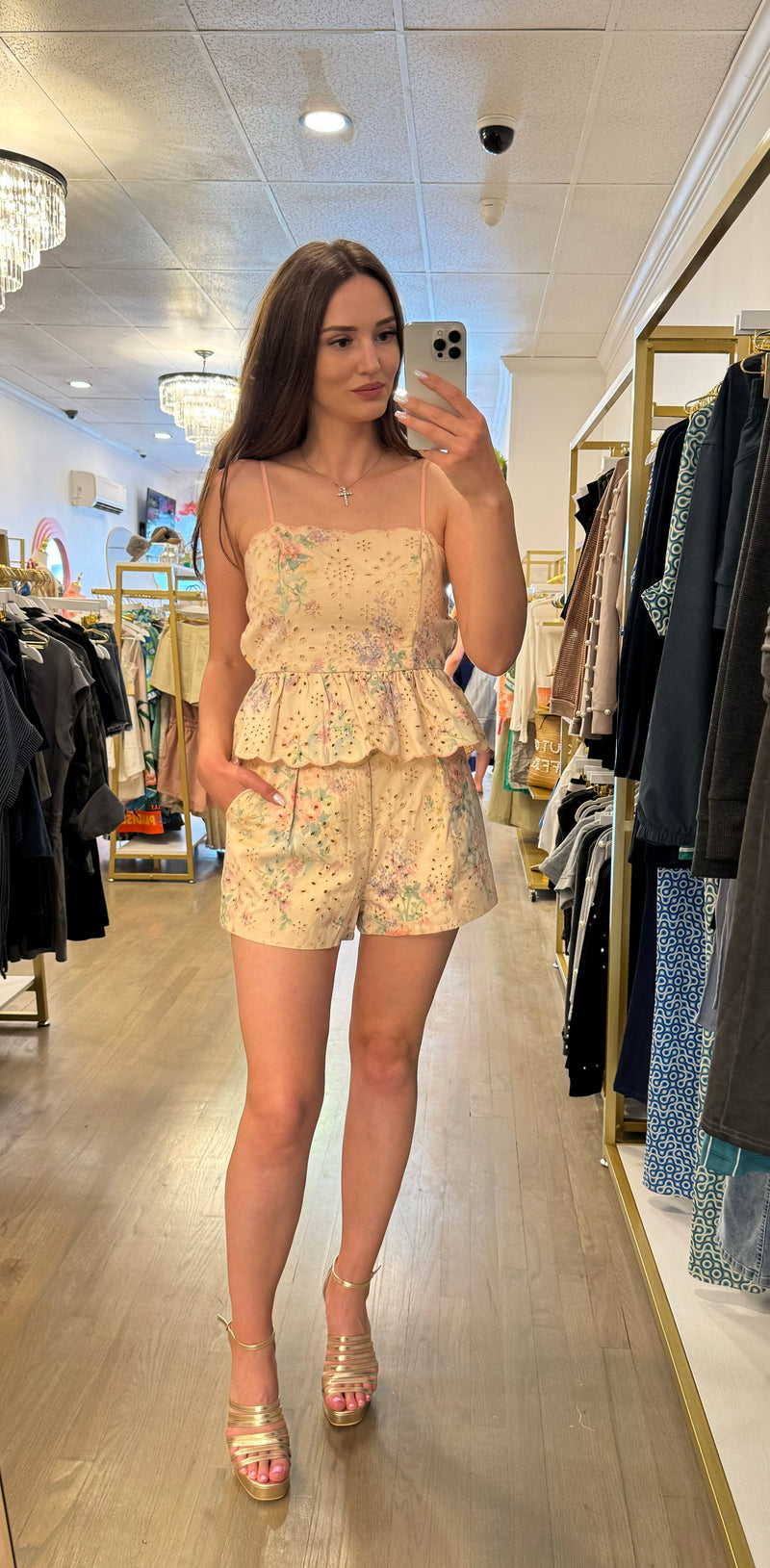 PASTEL FLORAL EYELET EMBROIDERY BELTED SHORTS