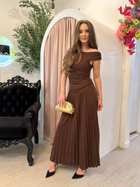 ONE-SHOULDER RUCHED BODY PLEATED MAXI DRESS BROWN