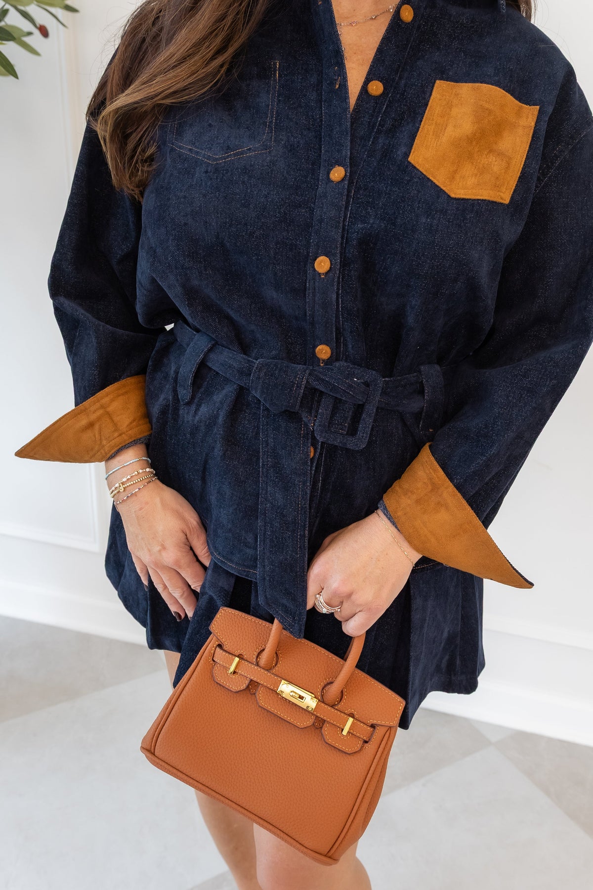 Dark Denim Contrast-Trim Belted Mini Dress — NJ7A8271