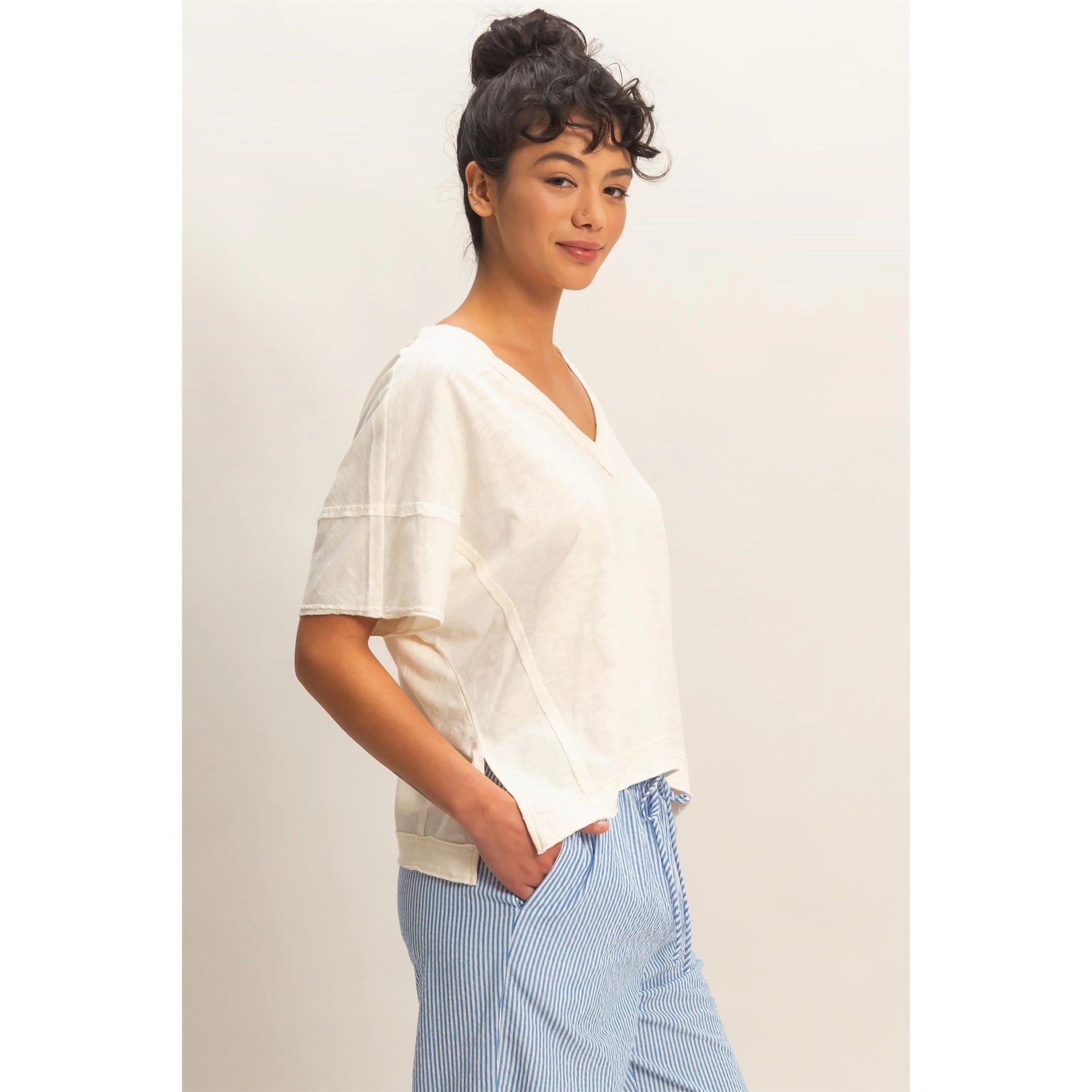 OFF White Relaxed Fit Cropped V Neck Tee